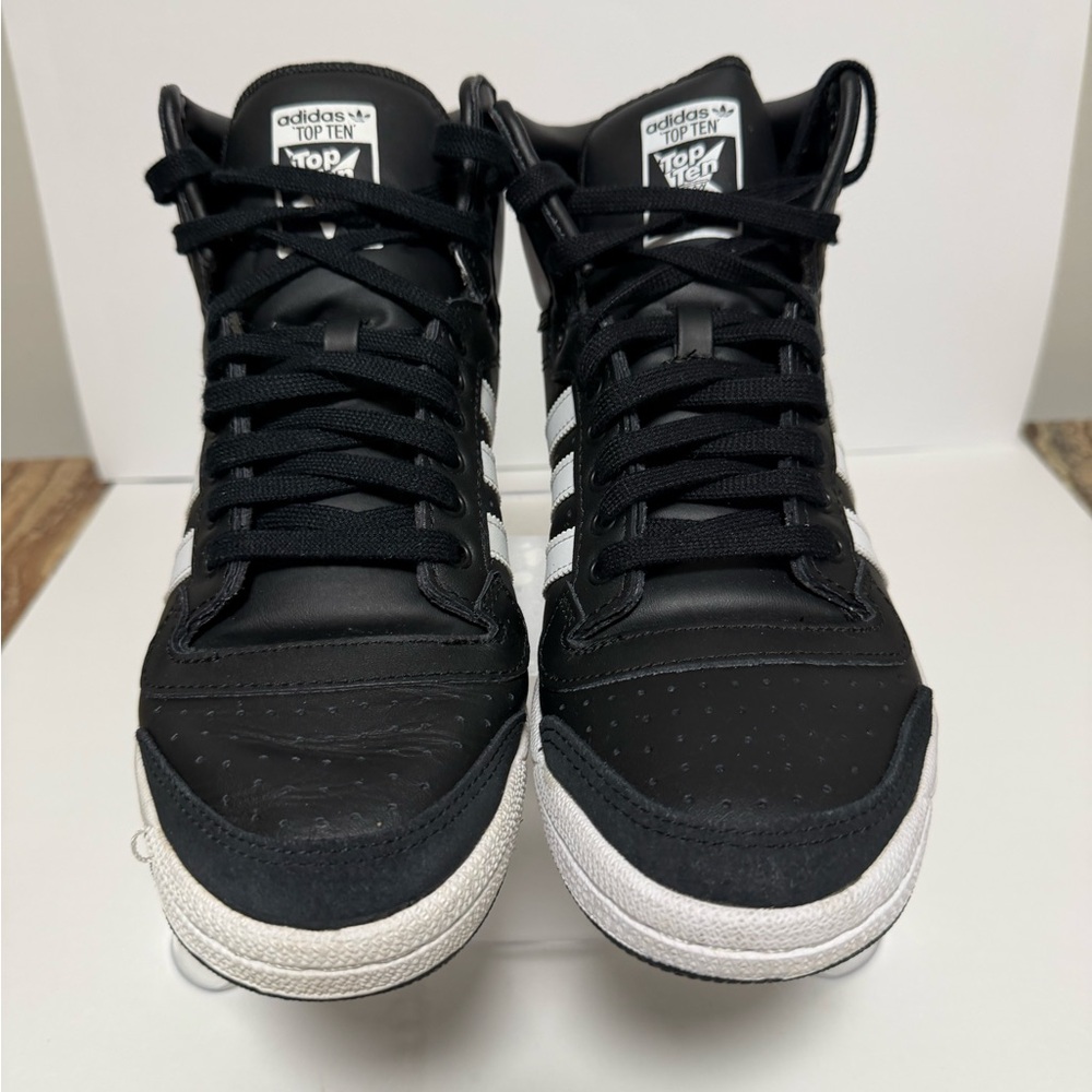 Adidas Men's Black and White Top Ten Sneakers
